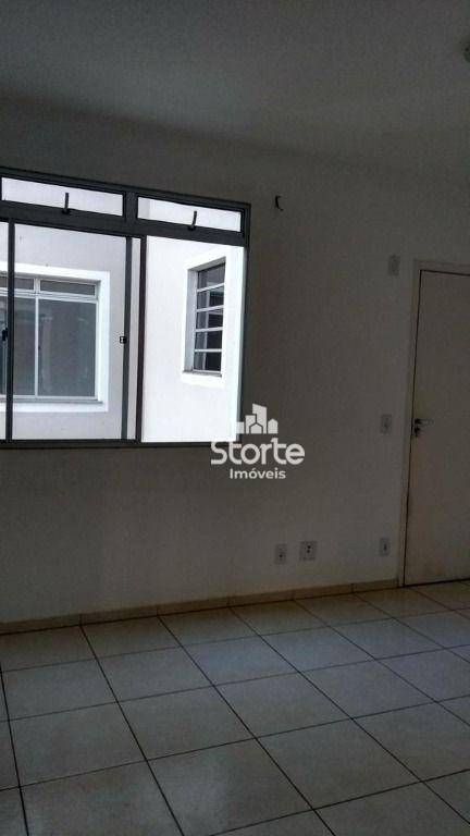 Apartamento à venda com 2 quartos, 44m² - Foto 2