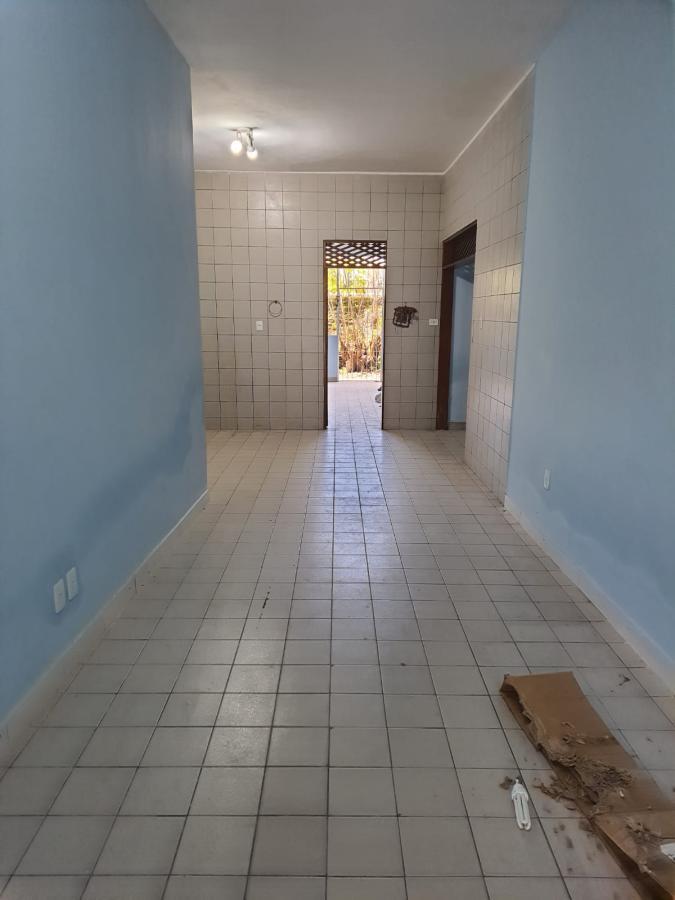 Casa para alugar com 3 quartos, 240m² - Foto 4