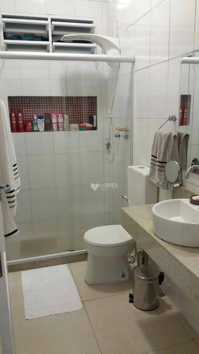 Apartamento à venda com 2 quartos, 75m² - Foto 4