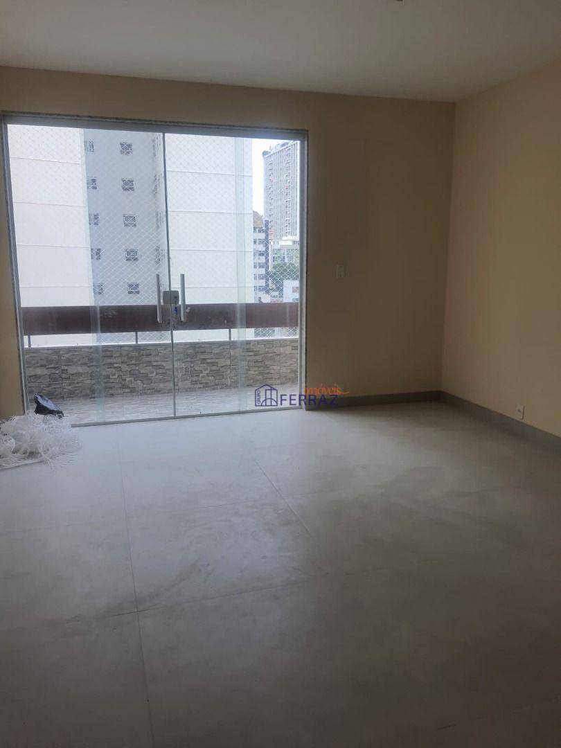 Apartamento à venda com 3 quartos, 140m² - Foto 2