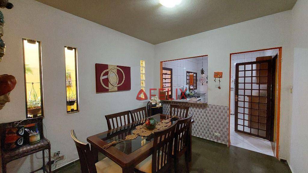 Casa à venda com 2 quartos, 134m² - Foto 1