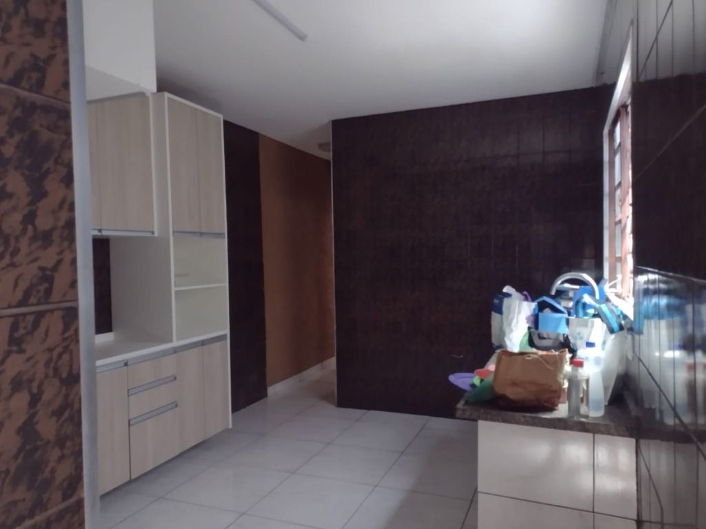 Casa à venda com 1 quarto, 100m² - Foto 10