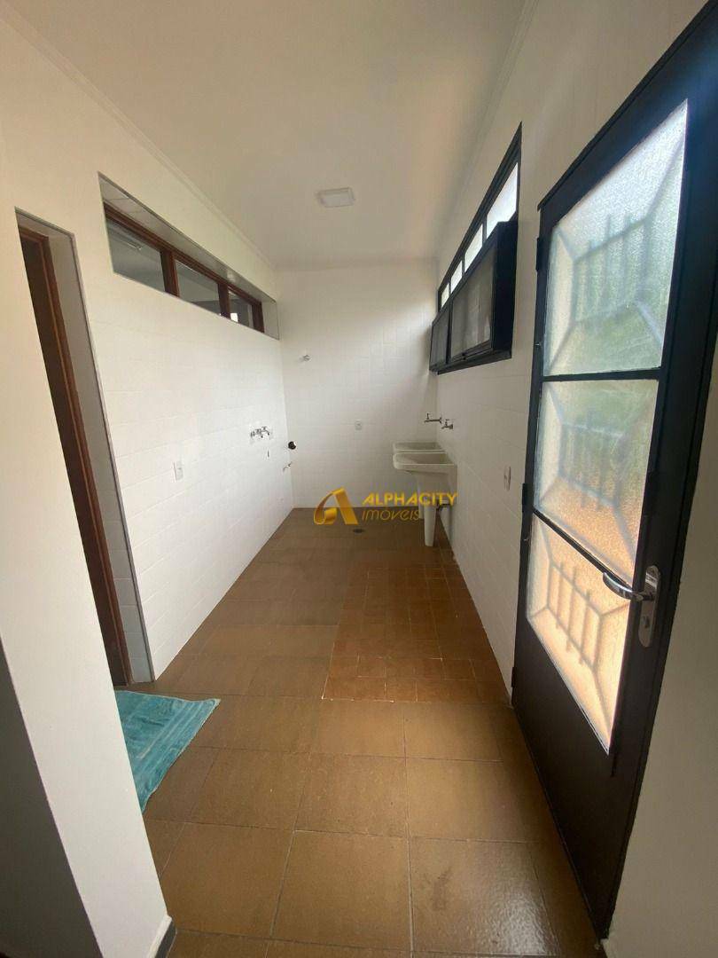 Casa de Condomínio para alugar com 4 quartos, 429m² - Foto 40