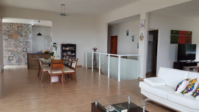 Casa à venda com 3 quartos, 230m² - Foto 3