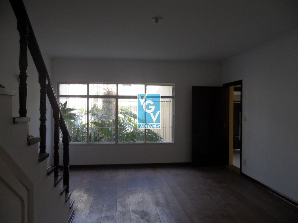 Casa à venda e aluguel com 3 quartos, 160m² - Foto 2