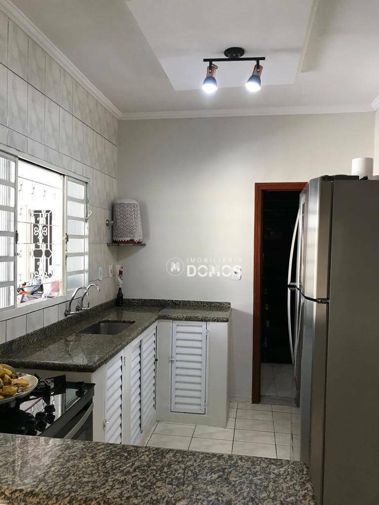 Casa à venda com 4 quartos, 200m² - Foto 22