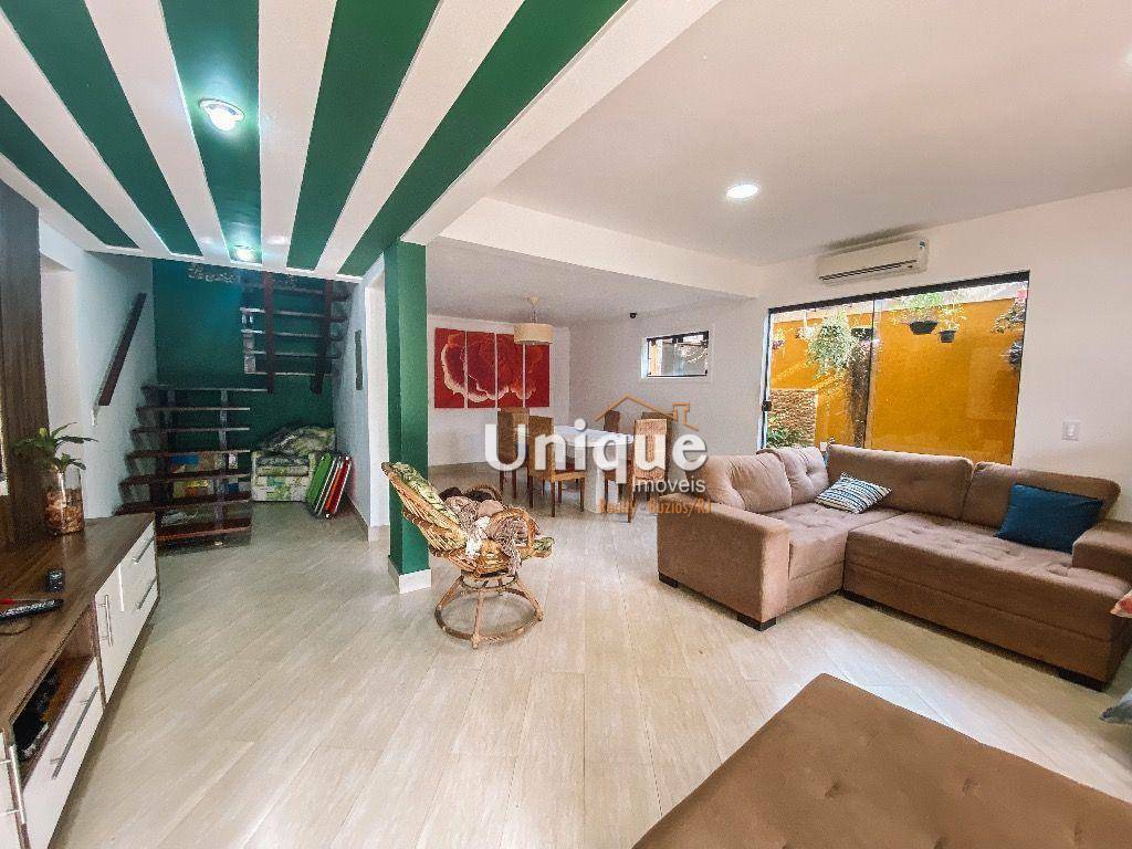 Casa de Condomínio à venda com 5 quartos, 215m² - Foto 4