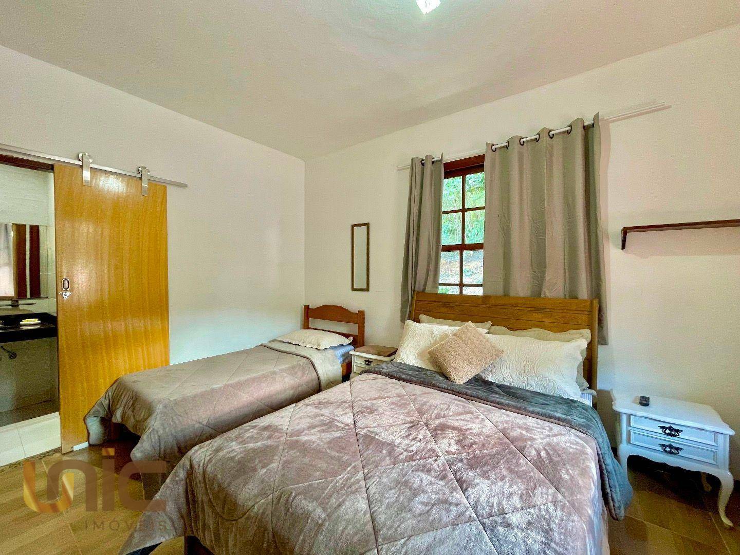 Casa à venda com 9 quartos, 400m² - Foto 29