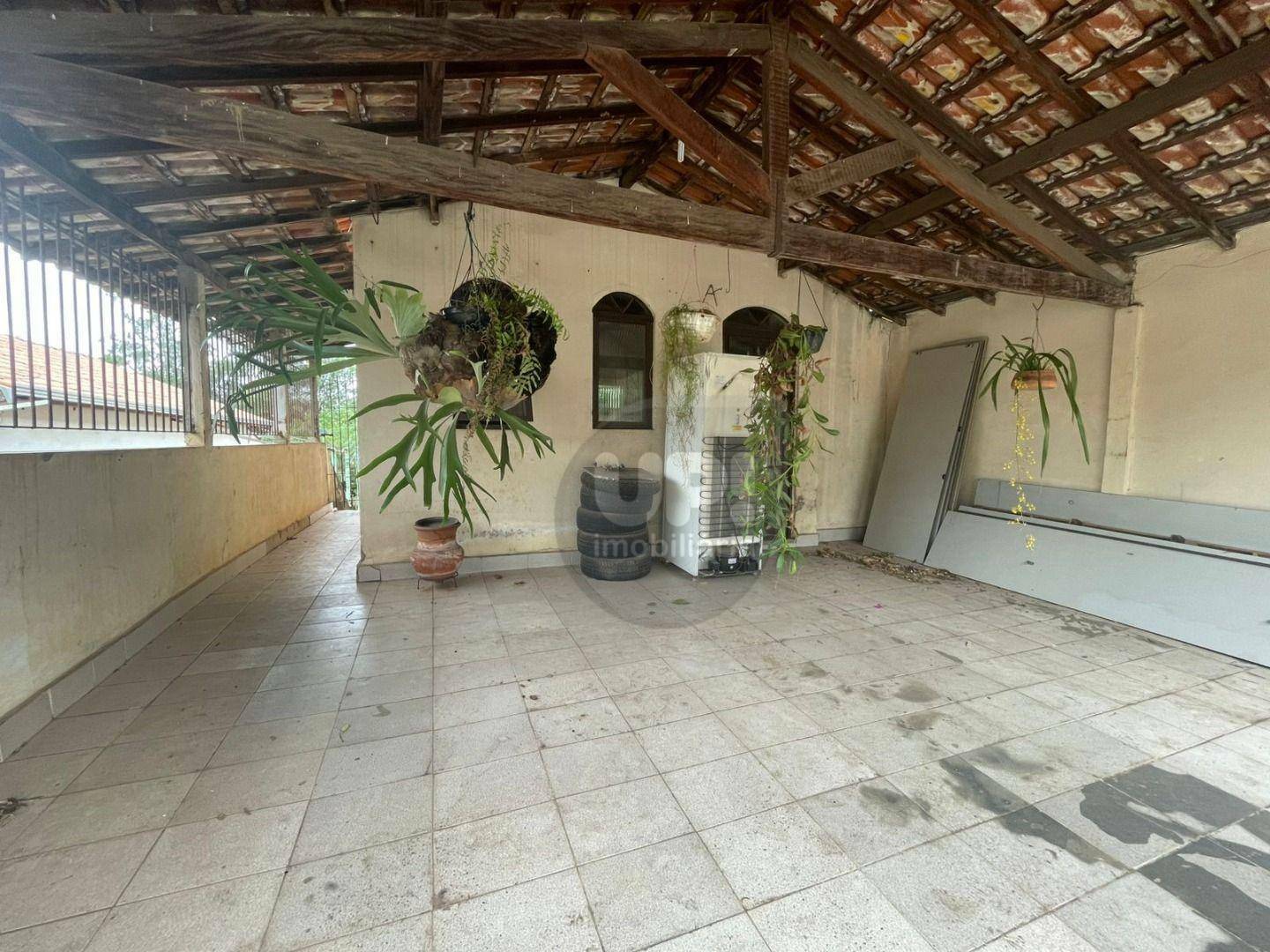 Casa à venda com 3 quartos, 100m² - Foto 1