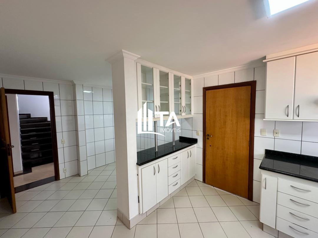 Casa para alugar com 5 quartos, 350m² - Foto 18