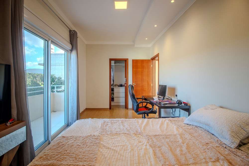 Casa de Condomínio à venda com 4 quartos, 260m² - Foto 4