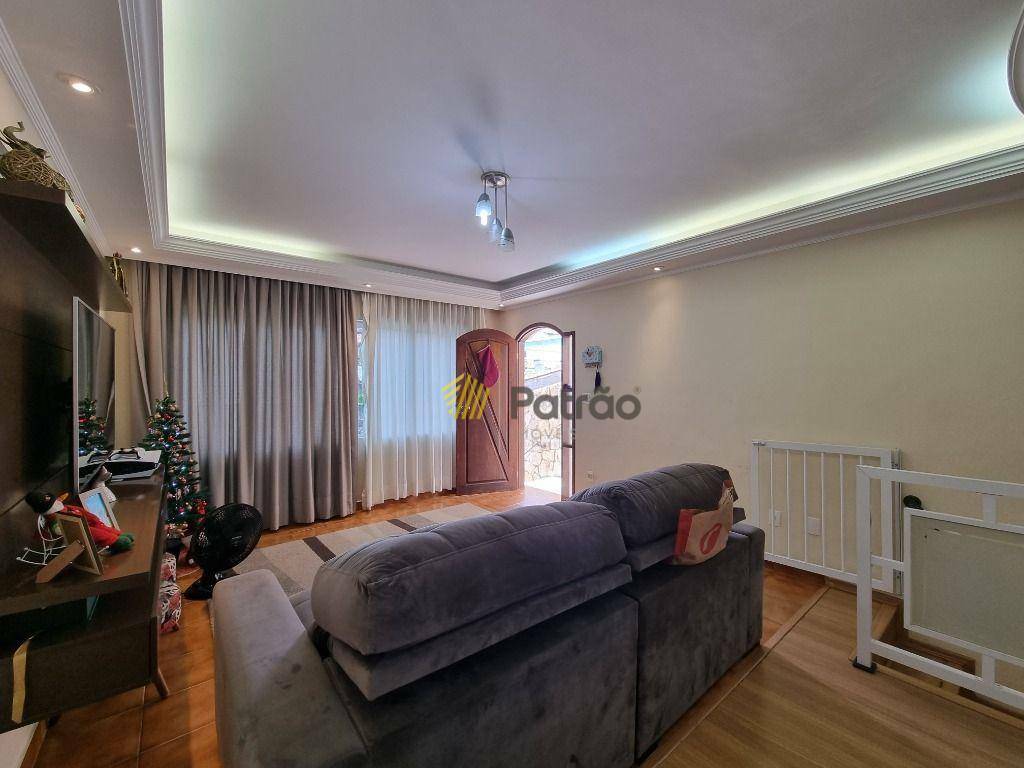 Sobrado à venda com 3 quartos, 289m² - Foto 3