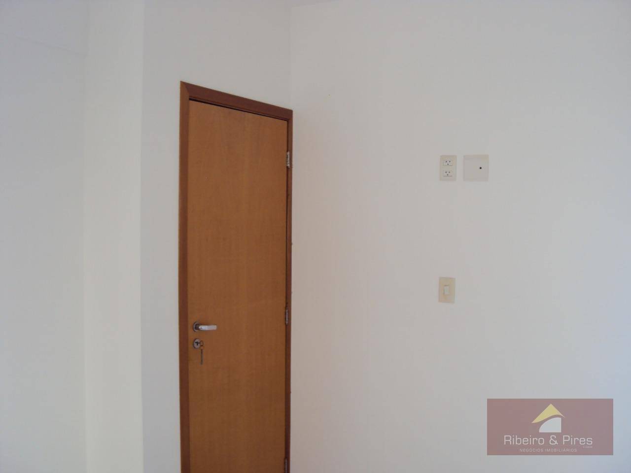 Apartamento à venda com 3 quartos, 74m² - Foto 2