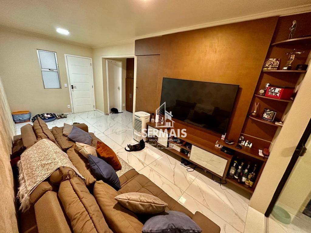 Sobrado à venda com 5 quartos, 142m² - Foto 1