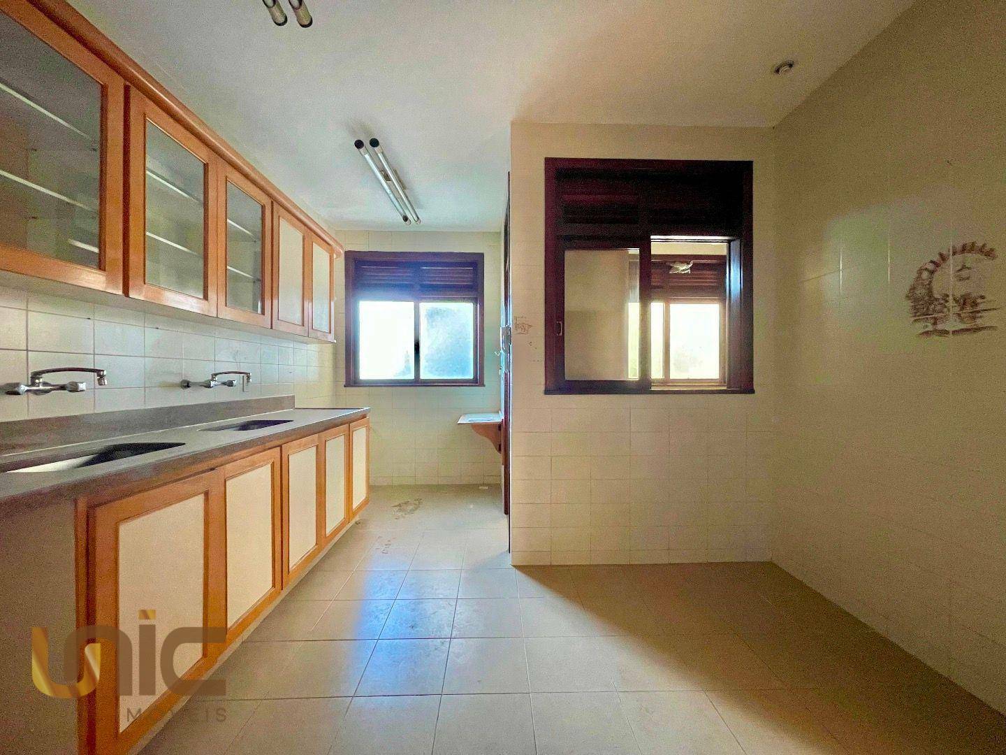 Casa de Condomínio à venda com 5 quartos, 212m² - Foto 8