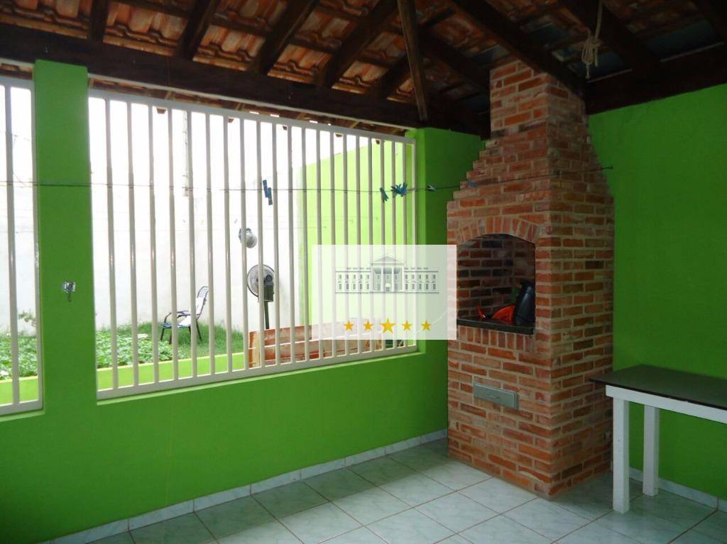 Casa à venda com 2 quartos, 69m² - Foto 1