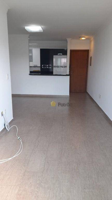 Apartamento para alugar com 2 quartos, 70m² - Foto 8