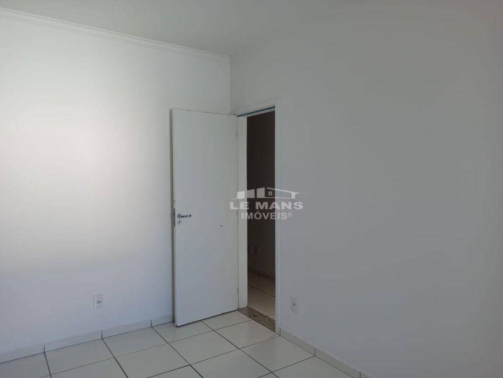 Casa à venda com 2 quartos, 100m² - Foto 2