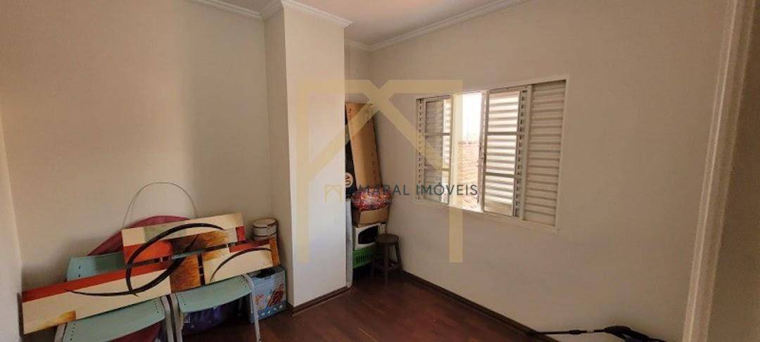 Casa à venda com 5 quartos, 180m² - Foto 4