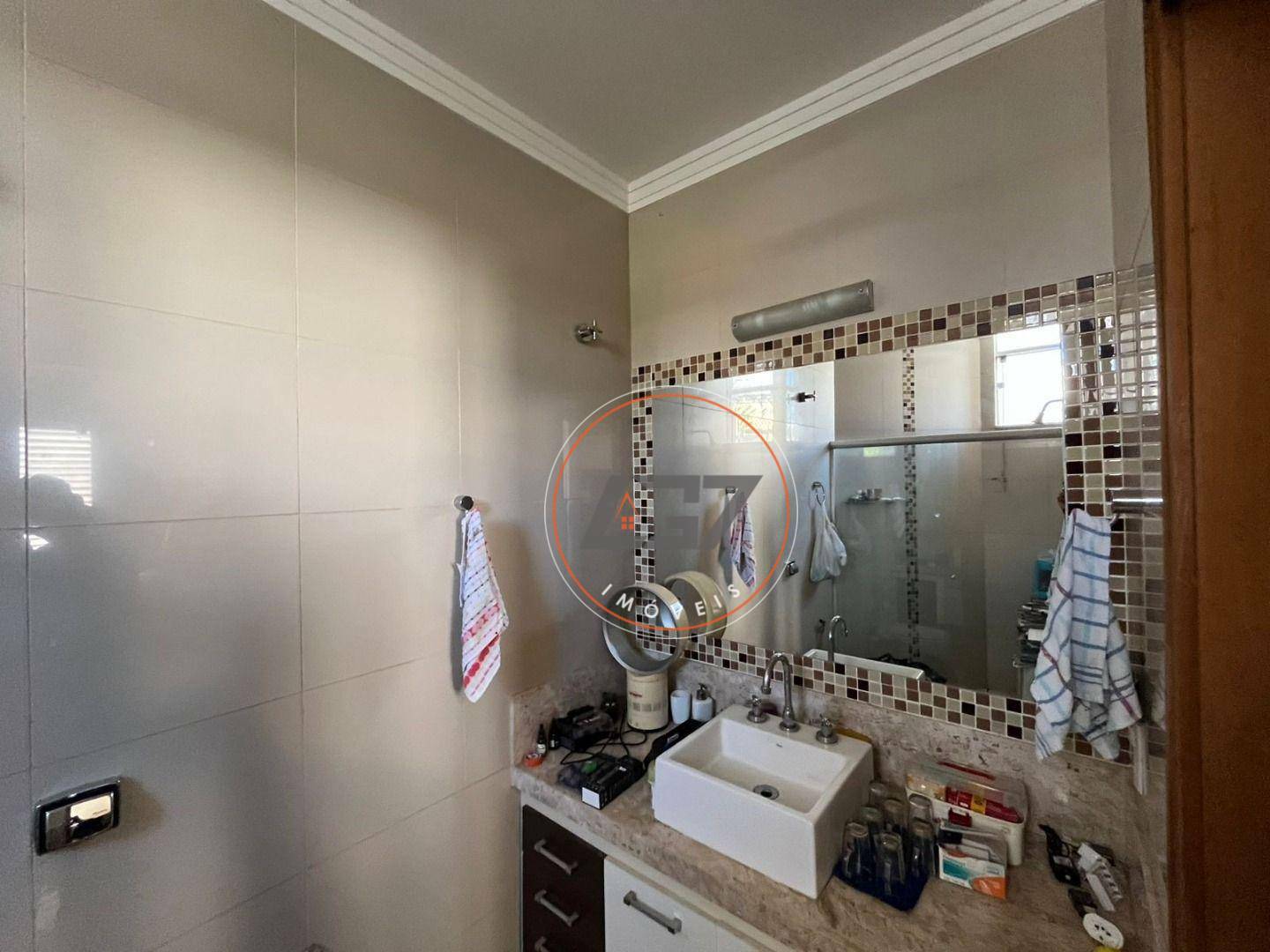 Casa de Condomínio para alugar com 3 quartos, 300m² - Foto 23
