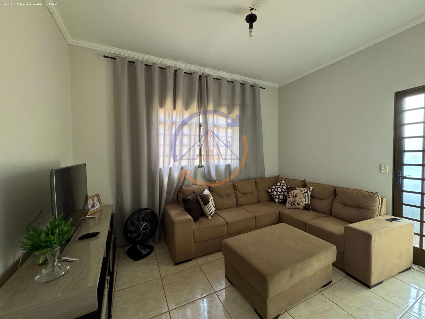 Casa à venda com 3 quartos, 200m² - Foto 4