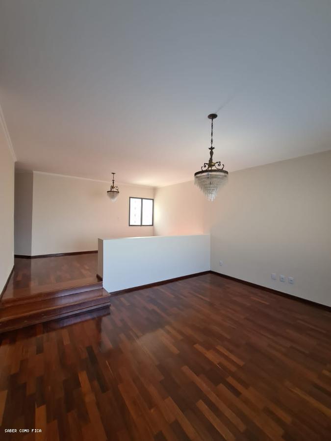 Casa à venda com 3 quartos, 400m² - Foto 3