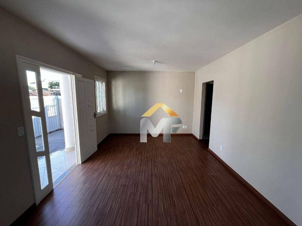 Casa à venda com 3 quartos, 180m² - Foto 13