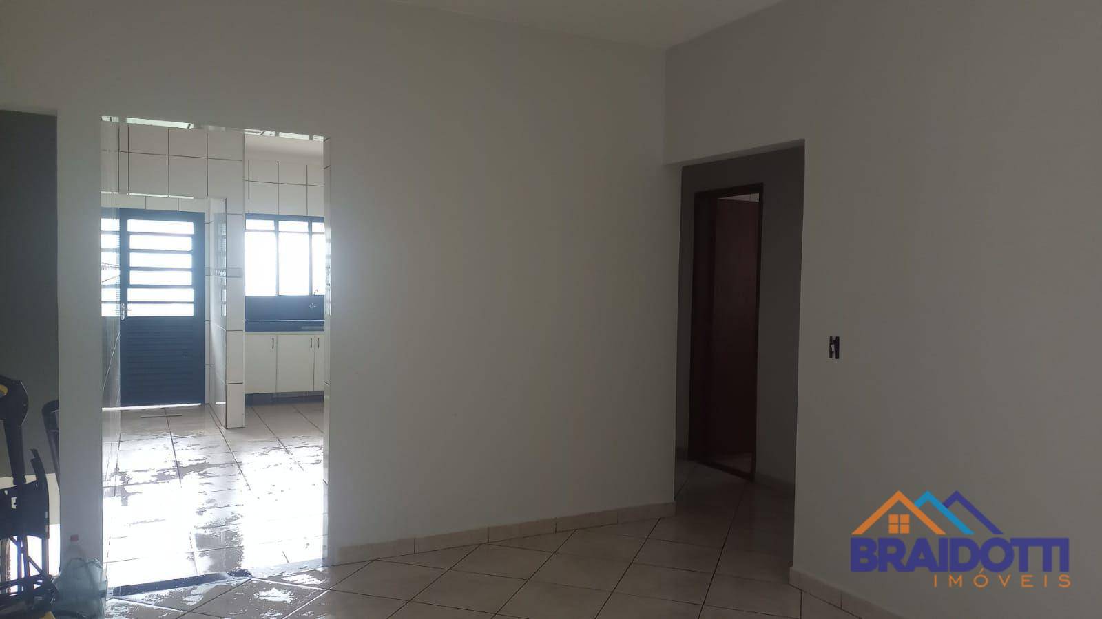 Casa à venda com 2 quartos, 130m² - Foto 1