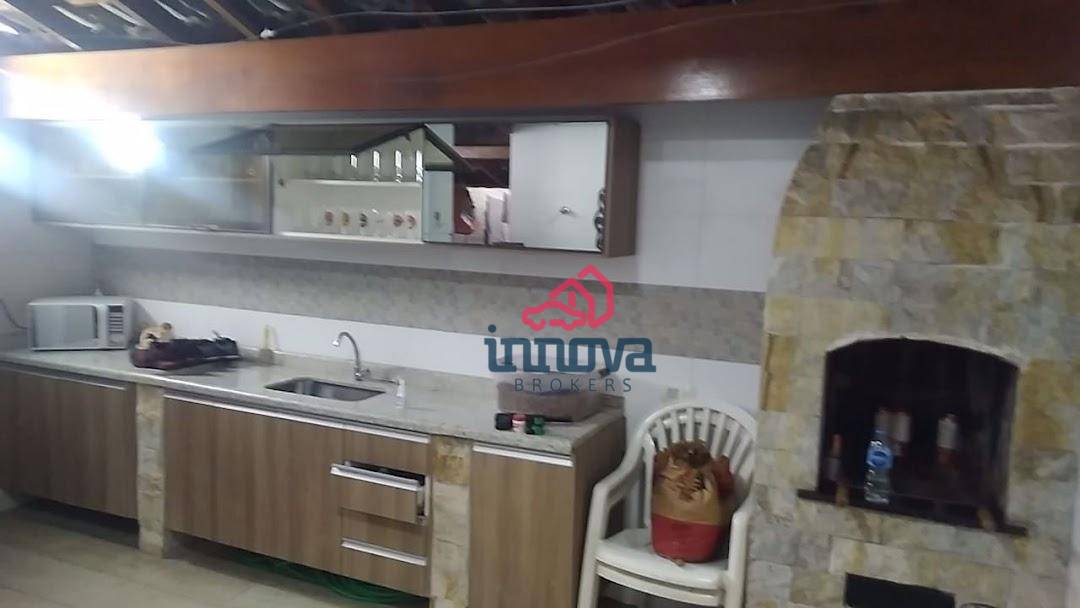 Sobrado à venda com 3 quartos, 220m² - Foto 1