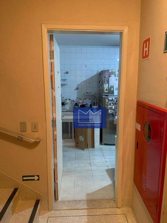 Apartamento à venda com 3 quartos, 145m² - Foto 2