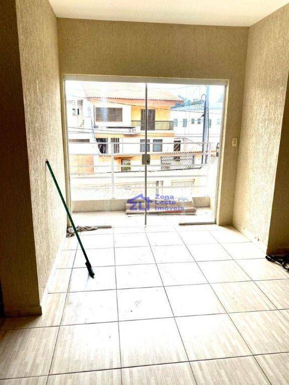 Sobrado à venda com 3 quartos, 200m² - Foto 4