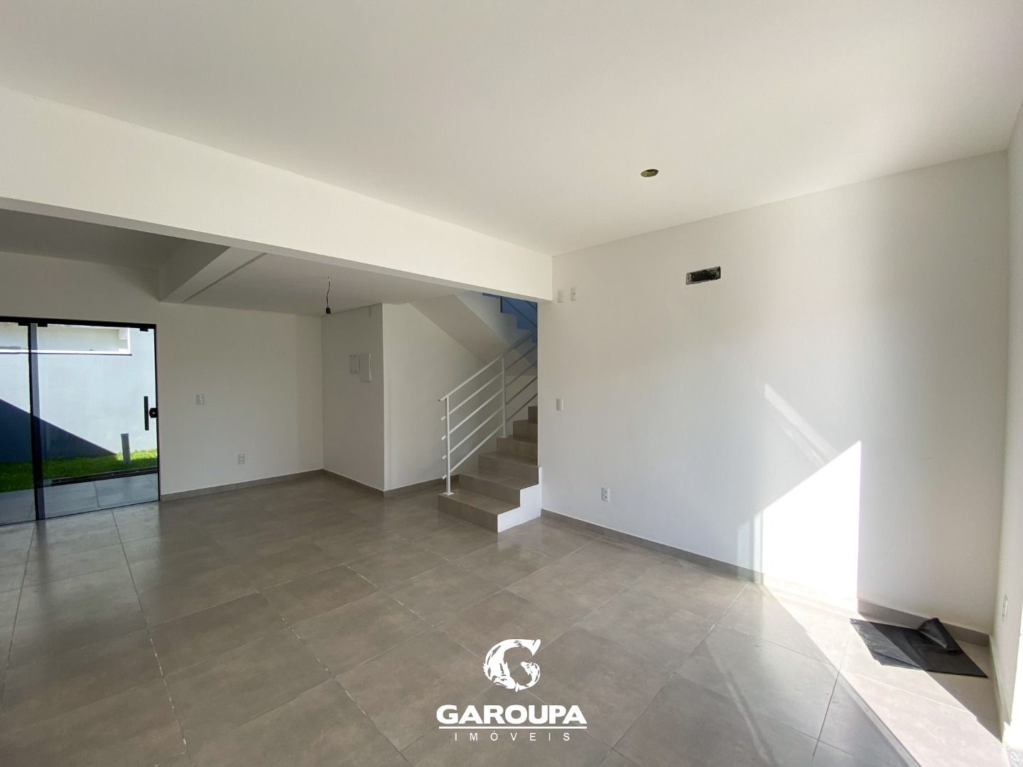 Casa à venda com 3 quartos, 110m² - Foto 2