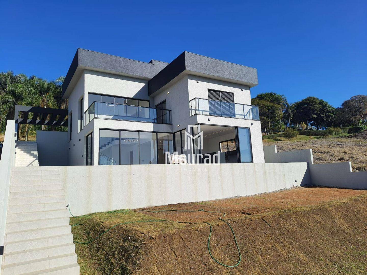 Casa de Condomínio à venda com 3 quartos, 239m² - Foto 1