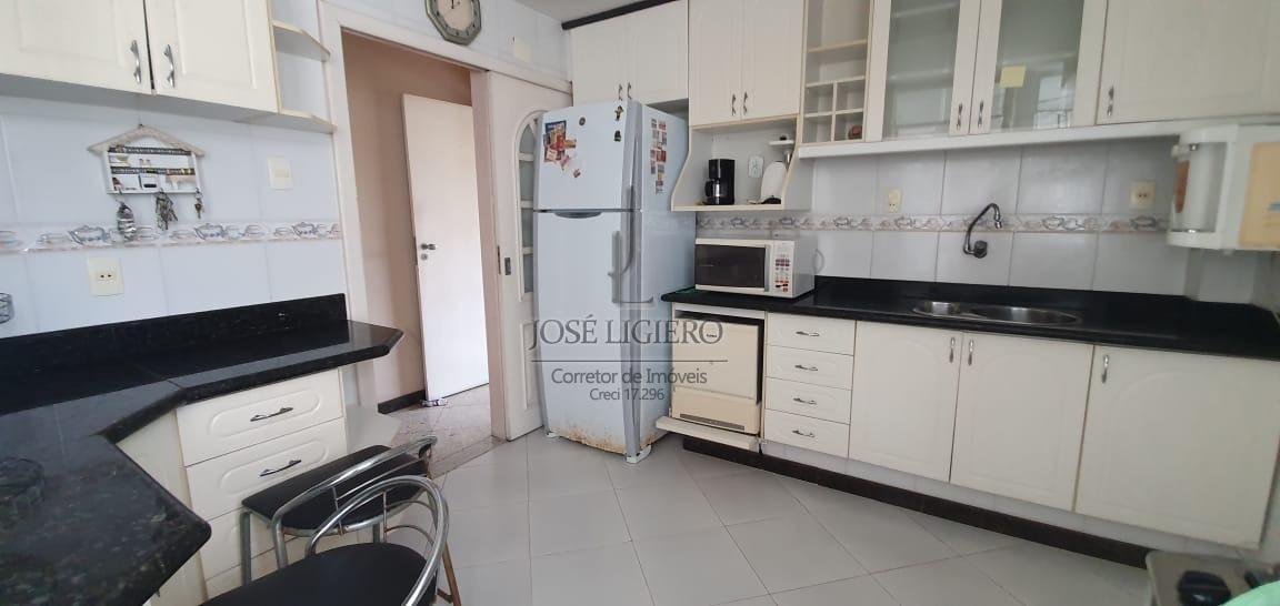 Apartamento à venda com 3 quartos, 146m² - Foto 23