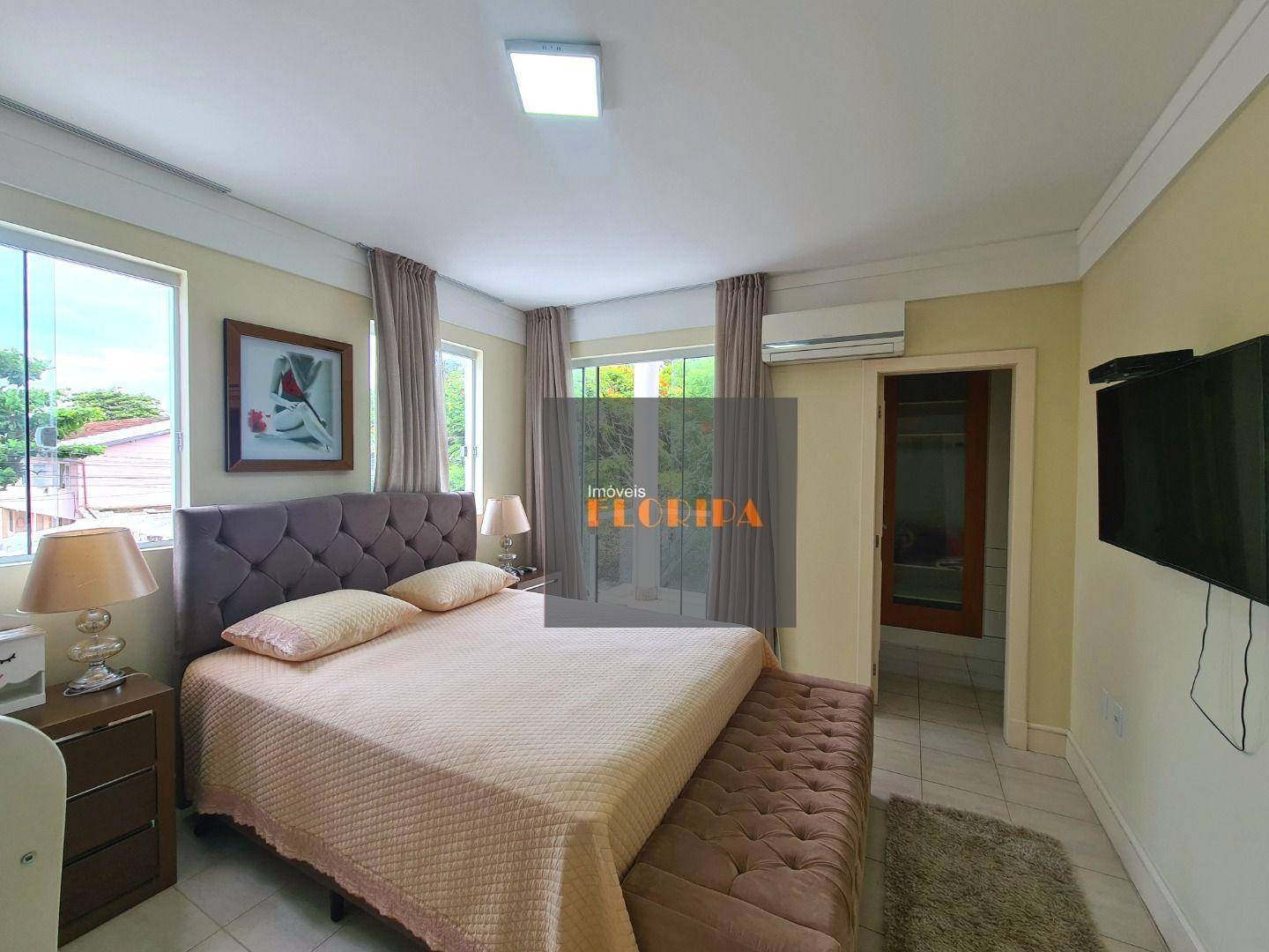 Casa à venda com 4 quartos, 217m² - Foto 18