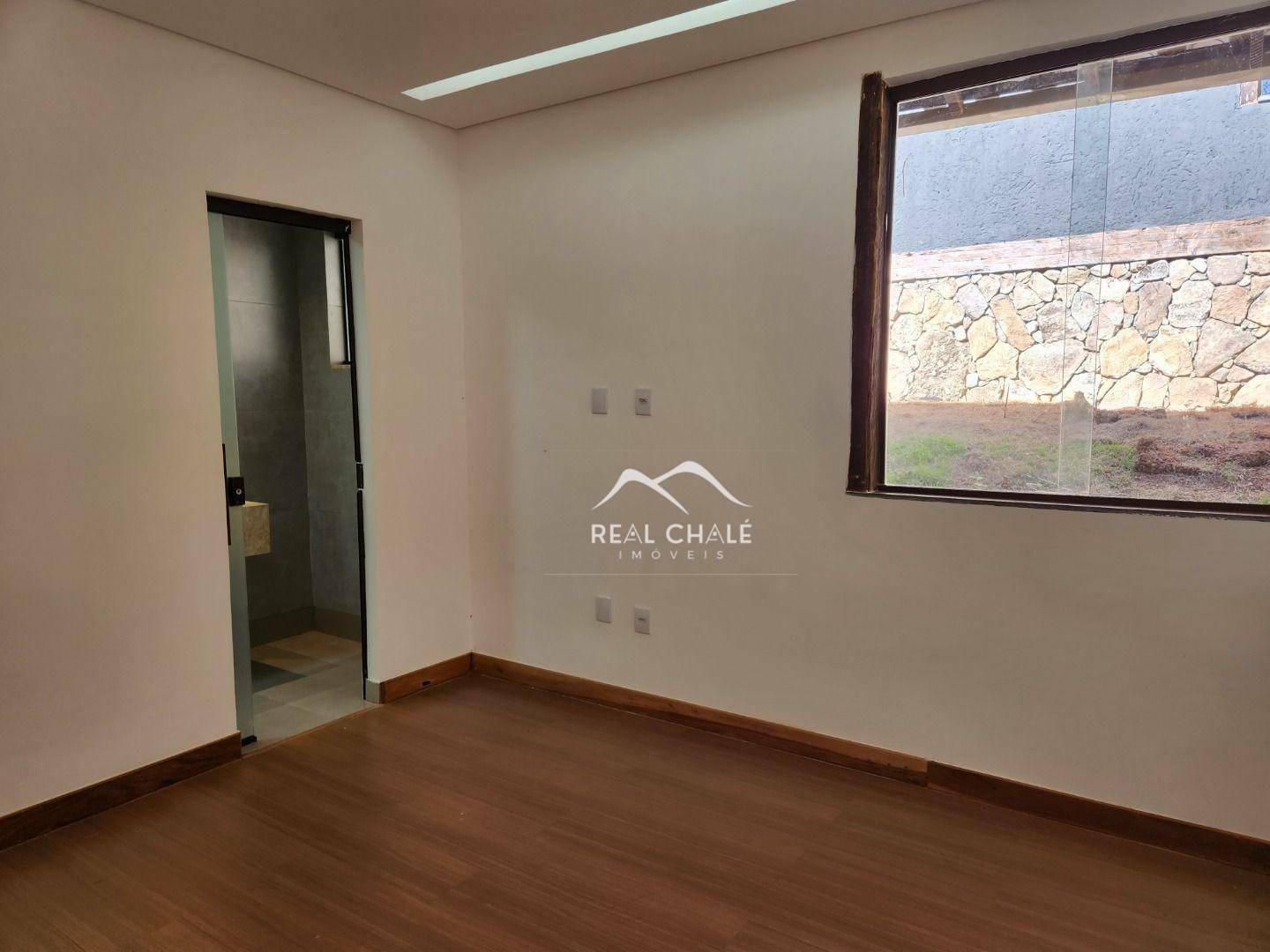 Casa de Condomínio à venda com 4 quartos, 300m² - Foto 3