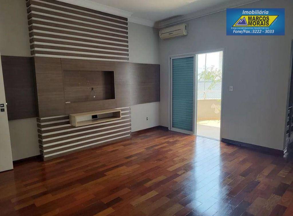 Casa de Condomínio à venda com 4 quartos, 420m² - Foto 2