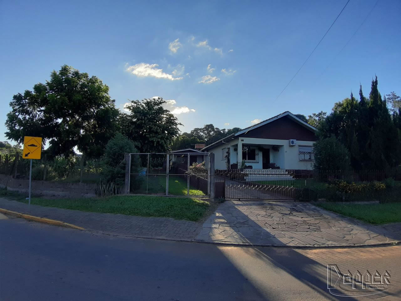 Casa à venda com 3 quartos, 150m² - Foto 1