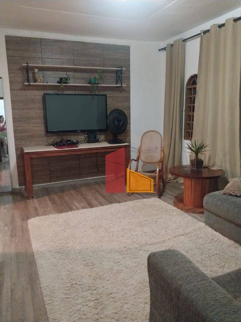 Casa à venda com 3 quartos, 160m² - Foto 1