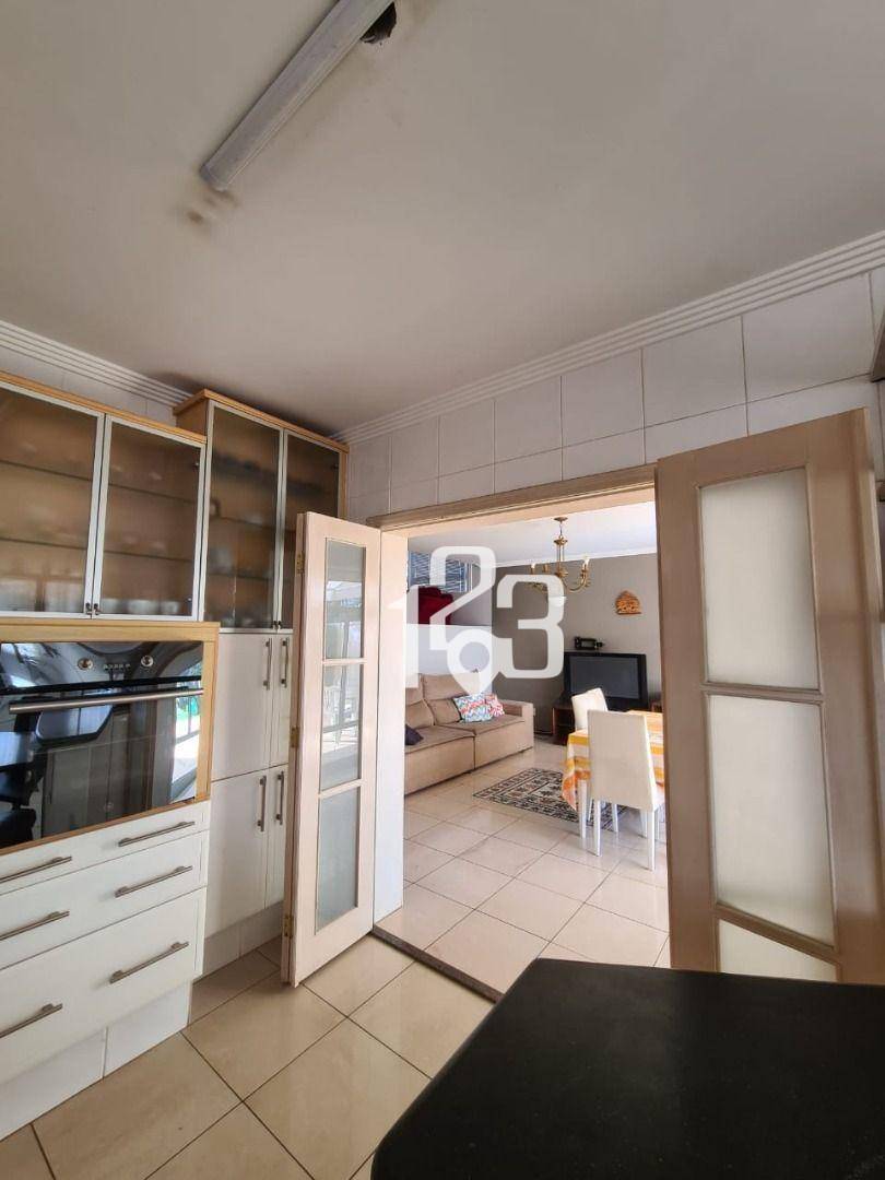 Casa de Condomínio para alugar com 4 quartos, 200m² - Foto 6