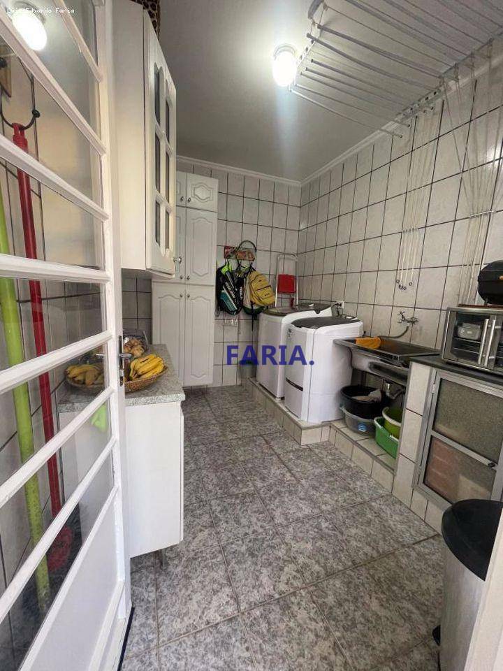 Casa à venda com 3 quartos, 219m² - Foto 8