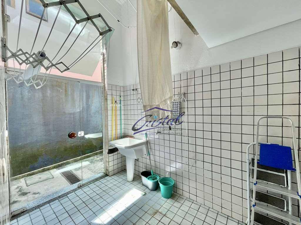 Casa de Condomínio para alugar com 4 quartos, 350m² - Foto 16