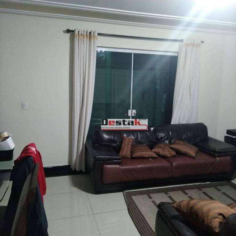 Sobrado à venda com 3 quartos, 180m² - Foto 4