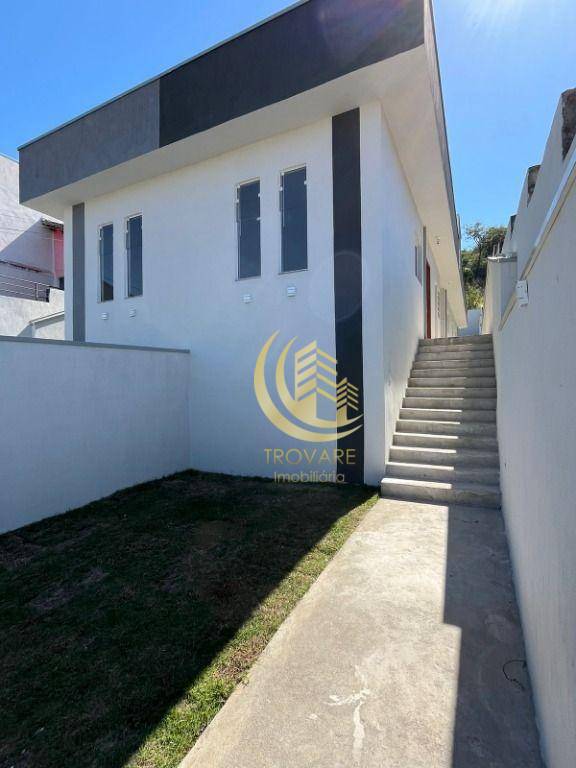 Casa à venda com 3 quartos, 85m² - Foto 1