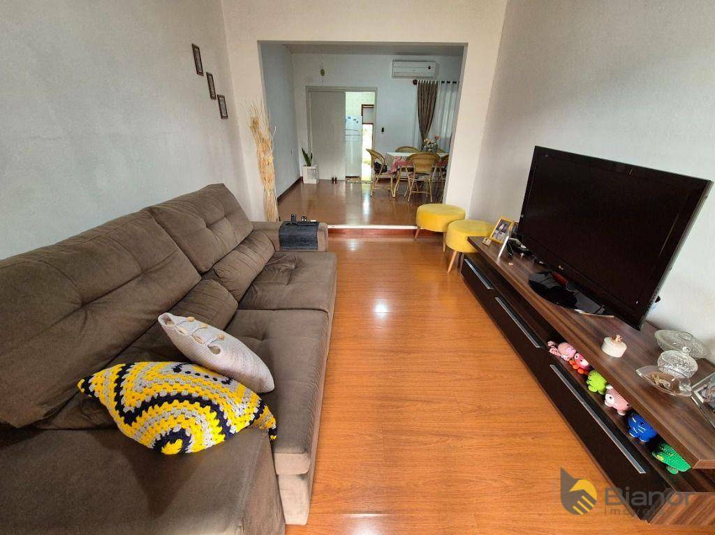 Casa à venda com 4 quartos, 190m² - Foto 3