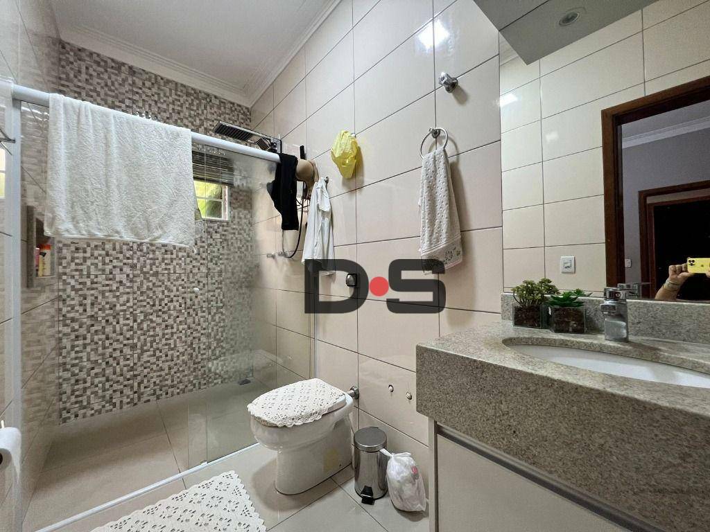 Casa à venda com 3 quartos, 250m² - Foto 8