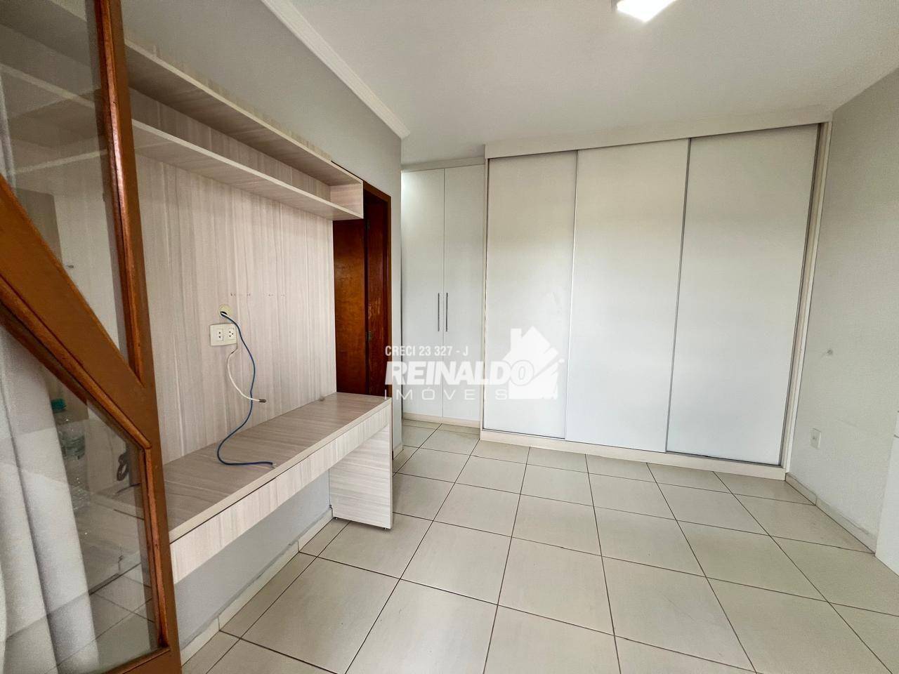 Casa de Condomínio para alugar com 4 quartos, 330m² - Foto 8