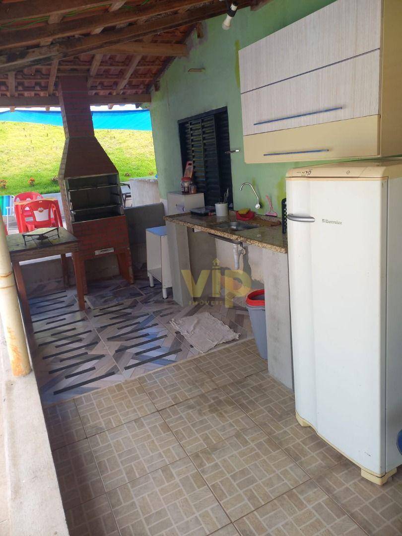 Chácara à venda com 2 quartos, 200m² - Foto 13