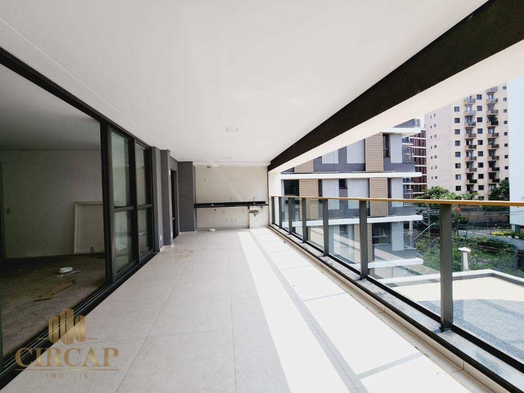 Apartamento à venda com 4 quartos, 236m² - Foto 1