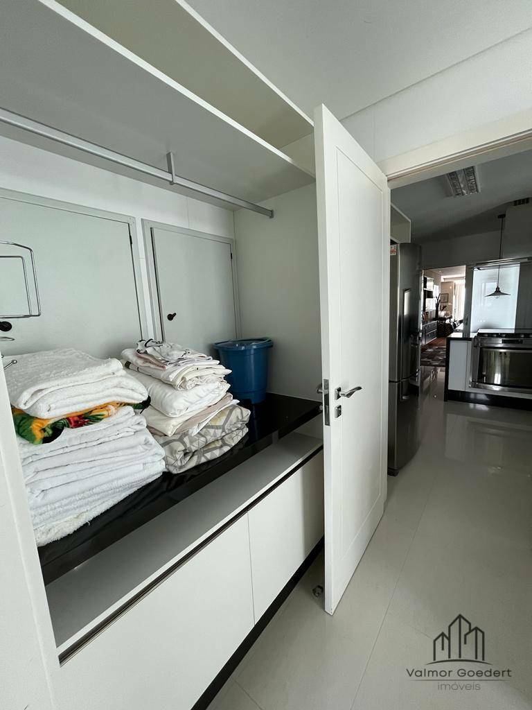 Apartamento à venda com 3 quartos, 185m² - Foto 25